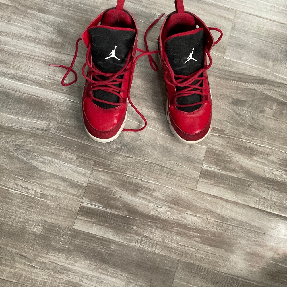 Boys Jordan sneakers size 4